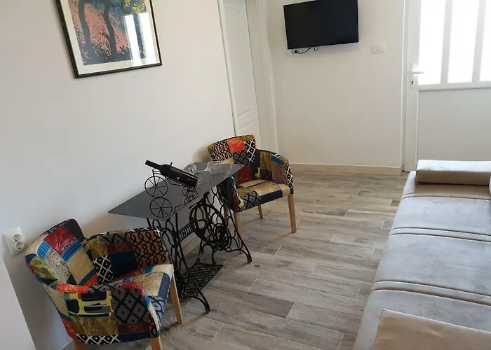 Laura Apartment